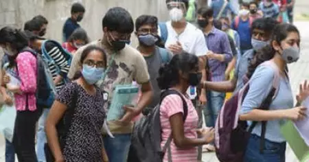 'കൊവിഡ് പൊസിറ്റീവായി പരീക്ഷയെഴുതാന്‍ ഇനിയെന്ത് ചെയ്യണം'; നീറ്റ് പരീക്ഷയില്‍ കേന്ദ്ര സര്‍ക്കാരിനെതിരെ അണപൊട്ടി വിദ്യാര്‍ത്ഥി രോഷം