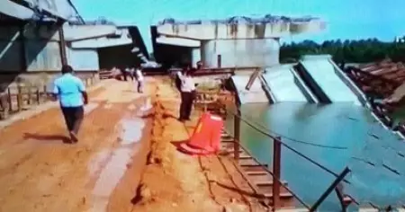തലശ്ശേരി മാഹി ബൈപ്പാസിലെ നിര്‍മാണത്തിലിരിക്കുന്ന പാലത്തിന്റെ ബീമുകള്‍ തകര്‍ന്നു വീണു