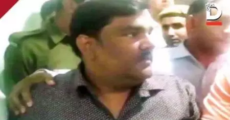ദല്‍ഹി കലാപം: 'പെട്രോളും ആസിഡും ഗ്ലാസ് ബോട്ടിലും ശേഖരിക്കേണ്ട ചുമതലയുണ്ടായിരുന്നു,' മുന്‍ ആം ആദ്മി നേതാവ് താഹിര്‍ ഹുസൈന്‍