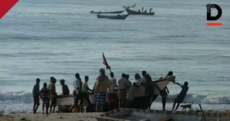 എറണാകുളത്ത് വള്ളംമറിഞ്ഞ് 3 മത്സ്യത്തൊഴിലാളികളെ കാണാതായി