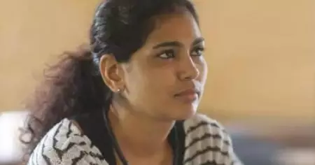 രഹ്ന ഫാത്തിമയ്ക്ക് ഏര്‍പ്പെടുത്തിയ വിലക്ക് സുപ്രീം കോടതി സ്‌റ്റേ ചെയ്തു