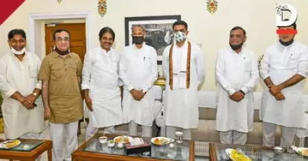 ഒടുവില്‍ പൈലറ്റ് ക്യാംപിന്റെ ആവശ്യം സ്വീകരിച്ചു; അവിനാശ് പാണ്ഡെയെ രാജസ്ഥാന്‍ എ.ഐ.സി.സിയുടെ തലപ്പത്ത് നിന്ന് നീക്കി