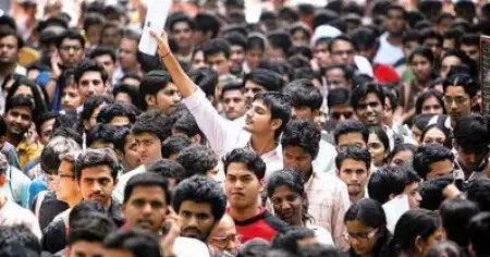 'സ്വകാര്യവത്കരണം അവസാനിപ്പിച്ച് സര്‍ക്കാര്‍ ജോലി സംരക്ഷിക്കൂ'; കേന്ദ്രസര്‍ക്കാരിനെതിരെ അണപൊട്ടി ഉദ്യോഗാര്‍ത്ഥികളുടെ രോഷം