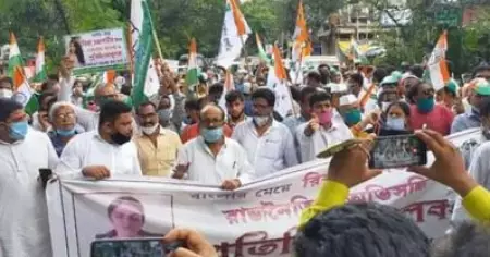 അവള്‍ ബംഗാളിന്റെ മകള്‍, റിയ ചക്രബര്‍ത്തിക്ക് പിന്തുണയറിയിച്ച് റാലിയുമായി കോണ്‍ഗ്രസ്