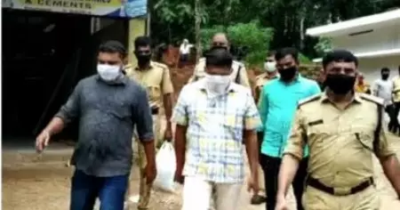 കൈകള്‍ പിന്നിലേക്ക് കെട്ടിയിട്ടു, വായില്‍ തോര്‍ത്ത് മുണ്ട് തിരുകി കയറ്റി; കൊവിഡ് നിരീക്ഷണത്തില്‍ കഴിഞ്ഞ യുവതിയെ ആരോഗ്യപ്രവര്‍ത്തകന്‍ ക്രൂരമായി പീഡിപ്പിച്ചെന്ന് എഫ്.ഐ.ആര്‍