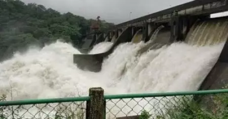 കനത്ത മഴ: പെരിങ്ങല്‍ക്കുത്ത് ഡാം തുറന്നു; ചാലക്കുടി പുഴയോരത്തുള്ളവര്‍ക്ക് ജാഗ്രത നിര്‍ദ്ദേശം