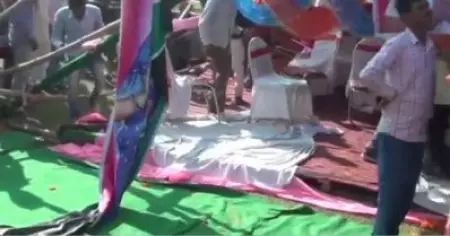 ബീഹാര്‍ തെരഞ്ഞെടുപ്പ്: പപ്പു യാദവിന്റെ തെരഞ്ഞെടുപ്പ് റാലിക്കിടെ വേദി തകര്‍ന്ന് വീണു