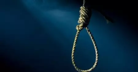 വാളയാര്‍ പീഡന കേസിലെ മൂന്നാം പ്രതി തൂങ്ങി മരിച്ച നിലയില്‍