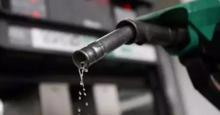 വീണ്ടും ഇന്ധനവില കൂട്ടി; ഓക്‌സിജന്‍ ക്ഷാമത്തിലേതു പോലെ  ഇടപെടാന്‍ സാധിക്കുമോയെന്ന് കോടതിയോട് ജനങ്ങള്‍