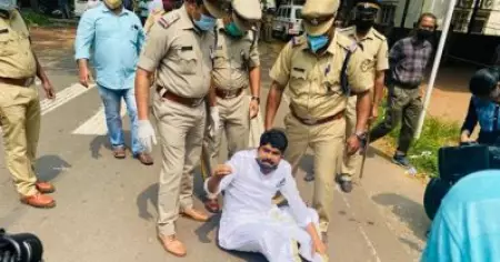 മനുഷ്യനൊപ്പം നില്‍ക്കുക എന്നാല്‍ മാവോയിസ്റ്റിനൊപ്പമാണെന്നൊന്നും ആരോപിച്ച് രക്ഷപ്പെടാം എന്ന് വിചാരിക്കണ്ട; സര്‍ക്കാരിനെതിരെ ടി. സിദ്ദിഖ്