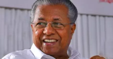 'കൊവിഡിന് സൗജന്യ ചികിത്സ കൊടുത്ത സംസ്ഥാനം കുത്തിവെപ്പിനുള്ള പൈസ ഇങ്ങട് പോരട്ടെ എന്നു കരുതുമോ'; വോട്ട് രേഖപ്പെടുത്തിയതിന് പിന്നാലെ മുഖ്യമന്ത്രി