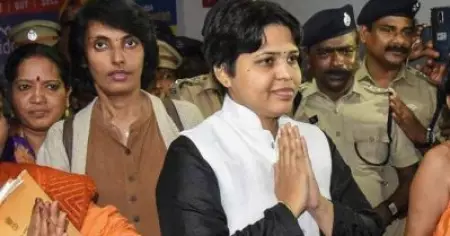 ഡ്രസ് കോഡിനെതിരെ പ്രതിഷേധം; ഷിര്‍ദി സായി ബാബ ക്ഷേത്രത്തിലേക്കെത്തിയ തൃപ്തി ദേശായി പൊലീസ് കസ്റ്റഡിയില്‍