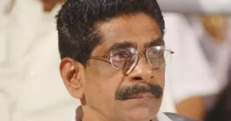 നിങ്ങളോട് ആരാണ് ഇത് പറഞ്ഞത്; ഉമ്മന്‍ ചാണ്ടി പുതുപ്പള്ളിയില്‍ തന്നെ മത്സരിക്കണമെന്ന് മുല്ലപ്പള്ളി