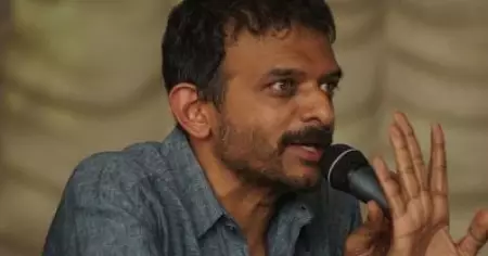 ഇന്ത്യാവിരുദ്ധ വാര്‍ത്ത! ശരിക്കും 77.20 ഡോളര്‍ = 1 രൂപയാണ്; കേന്ദ്രത്തെ പരിഹസിച്ച് ടി.എം.കൃഷ്ണ