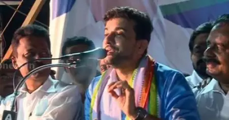 ഐശ്വര്യ കേരള യാത്രയില്‍ ഉമ്മന്‍ ചാണ്ടിയുടെ പത്രസമ്മേളനം അനുകരിച്ച് പിഷാരടി; പൊട്ടിച്ചിരിച്ച് ചെന്നിത്തലയും നേതാക്കളും