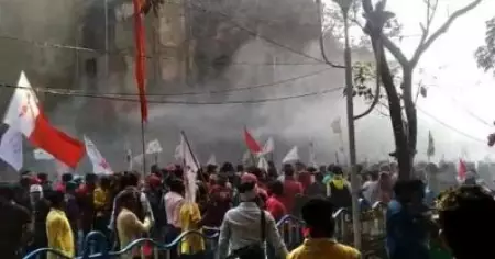 ബംഗാളില്‍ ഇടത് വിദ്യാര്‍ത്ഥി സംഘടനകളുടെ മാര്‍ച്ചിന് നേരെ പൊലീസ് അതിക്രമം