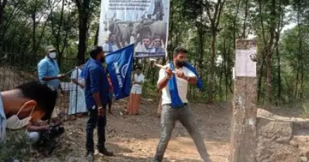 26 വര്‍ഷമായി സഞ്ചാരസ്വാതന്ത്ര്യം നിഷേധിച്ച മലങ്കര ജാതിഗേറ്റ് പൊളിച്ചുമാറ്റി ഭീം ആര്‍മി