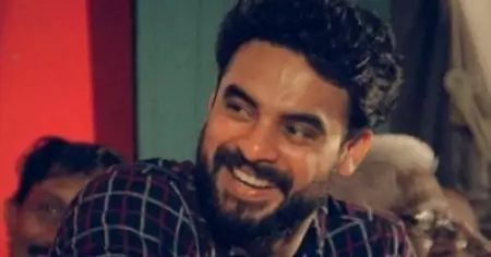 എ സര്‍ട്ടിഫിക്കറ്റ് കിട്ടിയ പടത്തില്‍ 45 മിനിറ്റ് അടിയും ഇടിയും കാണാം, 2 മിനിറ്റ് ലവ് സീന്‍ പറ്റില്ല; കളയോടുള്ള വിമര്‍ശനങ്ങള്‍ക്ക് മറുപടി നല്‍കി ടൊവിനോ തോമസ്