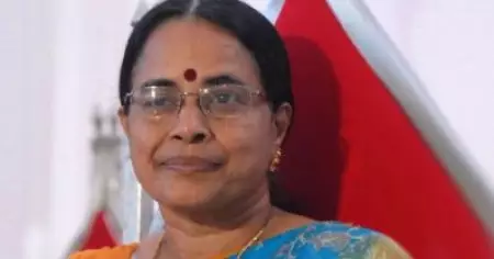 തെരഞ്ഞെടുപ്പ് തിരക്കിന് ശേഷം വിദ്യാര്‍ഥിയായി അയിഷ പോറ്റി എം.എല്‍.എ