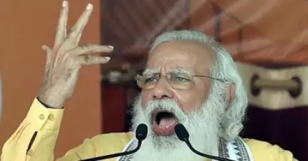 വാക്‌സിന്‍ നേരിട്ട് വാങ്ങിക്കാന്‍ പറഞ്ഞ് കേന്ദ്രവും, കേന്ദ്രത്തിന് കൊടുക്കാതെ സംസ്ഥാനത്തിന് തരില്ലെന്ന് സെറം  ഇന്‍സ്റ്റിറ്റ്യൂട്ടും; കൃത്യതയില്ലാതെ 'വാക്‌സിന്‍ നയം'