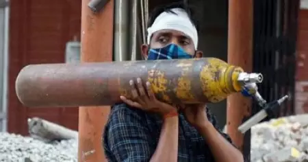 രോഗികള്‍ കൂടിയേക്കും; അയല്‍ സംസ്ഥാനങ്ങള്‍ക്ക് ഇനി ഓക്‌സിജന്‍ നല്‍കാനാവില്ലെന്ന് കേന്ദ്രത്തോട് സംസ്ഥാന സര്‍ക്കാര്‍