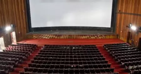 തിയറ്ററുകളും മള്‍ട്ടിപ്ലക്‌സുകളും തുറക്കാം; ഓഡിറ്റോറിയങ്ങള്‍ തുറക്കാനും അനുമതി; കൊവിഡ് കേസുകള്‍ കുറഞ്ഞതോടെ കുടുതല്‍ ഇളവ് നല്‍കി ദല്‍ഹി