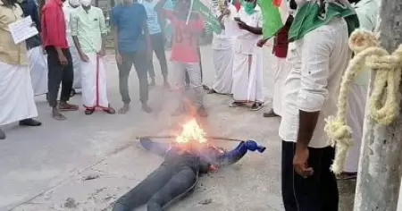 അഡ്മിനിസ്‌ട്രേറ്ററെ ന്യായീകരിച്ച കളക്ടറുടെ കോലം കത്തിച്ചു; ലക്ഷദ്വീപില്‍ 12 യൂത്ത് കോണ്‍ഗ്രസ് പ്രവര്‍ത്തകര്‍ അറസ്റ്റില്‍