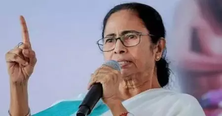 'സത്യം പറയുന്നവരെ നിങ്ങള്‍ ലക്ഷ്യമിടും, അവര്‍ ആരെയെങ്കിലും കൊന്നാലും നിങ്ങള്‍ മിണ്ടില്ല': മമത ബാനര്‍ജി