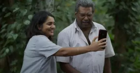 ആര്‍ക്കറിയാം ഷൂട്ട് തുടങ്ങുന്നതിന് മുന്‍പ് 13 പുസ്തകങ്ങള്‍ സംവിധായകന്‍ അയച്ചുതന്നു; പാര്‍വതി പറയുന്നു