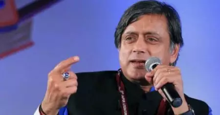 'ഇവിടെയെനിക്ക് ഒരു ടേബിളിലിരുന്ന് ബീഫും പോര്‍ക്കും മദ്യവും കഴിക്കാം'; വീണ്ടും കേരള സ്റ്റോറി 'ഒറിജിനല്‍' പങ്കുവെച്ച് തരൂര്‍