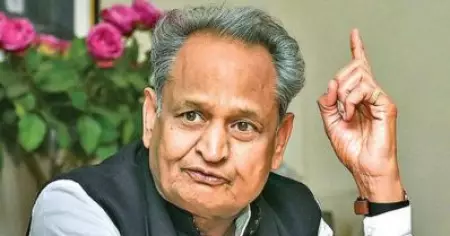 ആര്‍.എസ്.എസ് യൂണിഫോം സ്‌കൂളില്‍ വേണ്ട; സ്‌കൂള്‍ യൂണിഫോമില്‍ നിന്ന് കാവി ഒഴിവാക്കാന്‍ ഗെലോട്ട് സര്‍ക്കാര്‍
