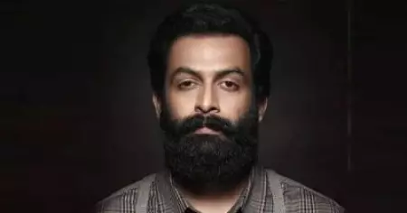 രാത്രിയില്‍ ഷൂട്ടുള്ള സമയത്ത് വെള്ള വസ്ത്രം ധരിച്ച ഒരാള്‍ നടക്കുന്നത് കാണാമായിരുന്നു; അത് പ്രേതമായിരുന്നില്ലെന്നും പൃഥ്വിരാജ്