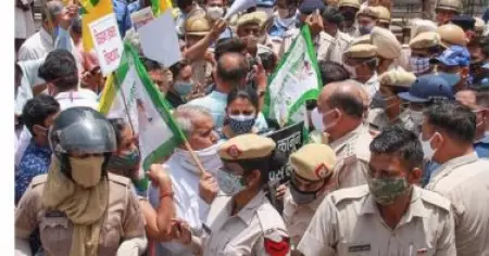 ഹരിയാനയില്‍ കര്‍ഷക സമരത്തിനിടെ ബി.ജെ.പി. നേതാവിന്റെ കാറ് കേടുവരുത്തിയെന്ന കേസ്: 100 കര്‍ഷകര്‍ക്കെതിരെ രാജ്യദ്രോഹക്കുറ്റം ചുമത്തി