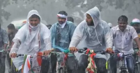 ഇന്ധനവില വര്‍ധനവില്‍ പ്രതിഷേധിച്ച് യൂത്ത് കോണ്‍ഗ്രസിന്റെ 100 കിലോമീറ്റര്‍ സൈക്കിള്‍ യാത്ര; ദേശീയ അധ്യക്ഷന്‍ ബി.വി. ശ്രീനിവാസ് ഉദ്ഘാടനം ചെയ്തു