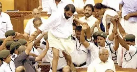 പ്രചരിപ്പിച്ചത് വ്യാജദൃശ്യം, തോമസ് ഐസക്കും സുനില്‍കുമാറും സ്പീക്കറുടെ ഡയസില്‍ കയറി; നിയമസഭാ കയ്യാങ്കളി കേസില്‍ പുതിയ വാദവുമായി പ്രതികള്‍