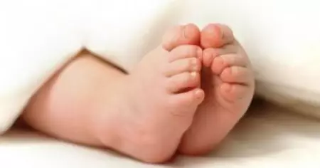 കോട്ടക്കലില്‍ പീഡനത്തിനിരയായ 17കാരി യൂട്യൂബ് നോക്കി പ്രസവിച്ചു; മുറിയില്‍ നടന്ന പ്രസവം വീട്ടുകാര്‍ പോലുമറിയാതെ