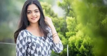 എന്റെ ആദ്യത്തെ കുഞ്ഞ് എന്ന് ഇതിനെ വിളിക്കാം; ജന്മദിനത്തില്‍ 'തോന്നലി'ന്റെ ഫസ്റ്റ് ലുക്ക് പോസ്റ്റര്‍ പുറത്തുവിട്ട് അഹാന കൃഷ്ണ