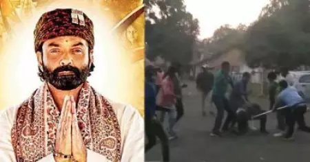 ആശ്രമം വെബ് സീരീസിന്റെ ഷൂട്ടിംഗ് സെറ്റില്‍ ബജ്‌രംഗ്ദള്‍ പ്രവര്‍ത്തകരുടെ ആക്രമണം; പ്രകാശ് ഝായുടെ മുഖത്ത് മഷിയൊഴിച്ചു