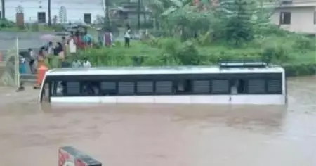 മഴ ശക്തം; വെള്ളക്കെട്ടില്‍ കെ.എസ്.ആര്‍.ടി.സി ബസ് മുങ്ങി