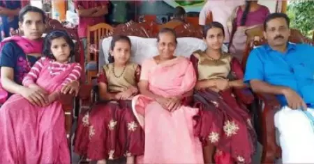 വീടിന് ഇരുവശത്തുംകൂടി ചുവന്ന വെള്ളം ഒഴുകുന്നത് കണ്ട് പന്തികേട് തോന്നി, തന്റെ വീട്ടിലേക്ക് വിളിച്ചപ്പോള്‍ ഊണുകഴിച്ചിട്ടുവരാമെന്ന് പറഞ്ഞു; കുട്ടിക്കല്‍ ദുരന്തത്തെ കുറിച്ച് അയല്‍വാസി