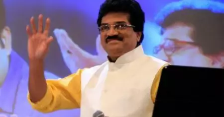 സാറിന്റെ ഡ്രസ്സിന് ചേര്‍ന്നൊരു മോതിരമുണ്ട്, അത് ഇട്ടാല്‍ ഇടത്തെ കൈ കൊണ്ട് മൈക്ക് പിടിച്ച് പാടുമ്പോള്‍ നല്ല ഭംഗിയായിരിക്കും; മോന്‍സന്‍ മോതിരം സമ്മാനിച്ചതിനെ കുറിച്ച് എം.ജി ശ്രീകുമാര്‍