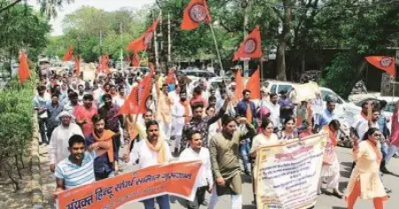തീവ്രഹിന്ദുക്കള്‍ നിസ്‌കാരം മുടക്കിയ മുസ്‌ലിങ്ങള്‍ക്ക് പ്രാര്‍ത്ഥിക്കാന്‍ കടമുറി വിട്ടുനല്‍കി ഹിന്ദു യുവാവ്