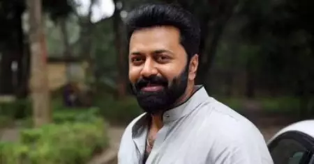 രാവിലെ ചെറുപ്പക്കാരനും വൈകീട്ട് വയസനുമായി; ചുമ്മാ ഒരു ഹരത്തിന് ചെയ്തതാ, പക്ഷേ ഇപ്പൊ അഭിനയിക്കുമ്പൊ ഫൗണ്ടേഷന്‍ ഇടേണ്ട അവസ്ഥയാ; ആഹാ വിശേഷങ്ങള്‍ പറഞ്ഞ് ഇന്ദ്രജിത്