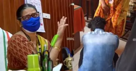 വിദ്യാര്‍ത്ഥിയെക്കൊണ്ട് കാല് പിടിപ്പിച്ചെന്ന് പരാതി; അധ്യാപികക്കെതിരെ എം.എസ്.എഫ്