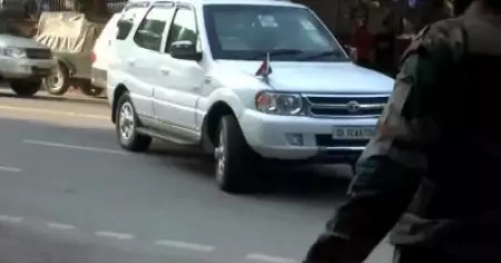 പ്രതിരോധമന്ത്രി രാജ്‌നാഥ് സിംഗ് ബിപിന്‍ റാവത്തിന്റെ വീട്ടില്‍; പാര്‍ലമെന്റില്‍ പ്രസ്താവന നടത്തും