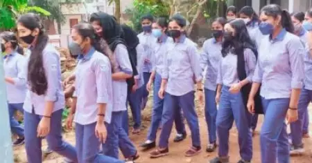സാറ് പറഞ്ഞിട്ടിണ്ട് എത്ര എറക്കത്തില് വേണെങ്കിലും അടിപ്പിക്കാന്ന്, അയിനെകൊണ്ട് പ്രശ്‌നല്ല, ഞങ്ങക്ക് സ്വാതന്ത്ര്യം ഇണ്ട് അടിപ്പിക്കാന്; ജെന്‍ഡര്‍ ന്യൂട്രല്‍ യൂണിഫോം പ്രതിഷേധത്തിനെതിരെ വിദ്യാര്‍ത്ഥികള്‍