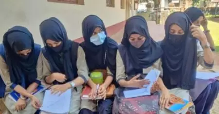 ഹിജാബ് നിരോധനത്തിനെതിരെ പ്രതികരിച്ചതിനാല്‍ വിദ്യാര്‍ത്ഥിനികള്‍ക്ക് 20 ദിവസമായി ഹാജരില്ല; കോളേജുകളില്‍ യൂണിഫോം നടപ്പാക്കാനൊരുങ്ങി പി.യു അധികൃതര്‍