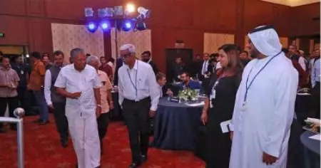 'ബഹു. കേരള മുഖ്യമന്ത്രി നടന്നുവരുന്നു. ആ ചുവന്ന കരയുള്ള മുണ്ടുടുത്ത ആളെയാണ് ഉദ്ദേശിച്ചത്'; പരിഹാസവുമായി ബല്‍റാം