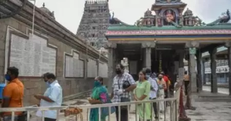 ദളിത് യുവാക്കള്‍ ക്ഷേത്രത്തില്‍ കയറി തേങ്ങയുടച്ചു; പിന്നാലെ ബഹിഷ്‌കരിച്ച് മറ്റ് വിഭാഗങ്ങള്‍, ഇടപെട്ട് പൊലീസ്; റിപ്പോര്‍ട്ട്