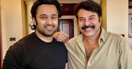 'ഷര്‍ട്ട് ധരിച്ച് നില്‍ക്കുന്നത് ഒരു ഇതിഹാസമാണ്'; മമ്മൂട്ടിക്കൊപ്പമുള്ള ചിത്രം പങ്കുവെച്ച് ഉണ്ണി മുകുന്ദന്‍